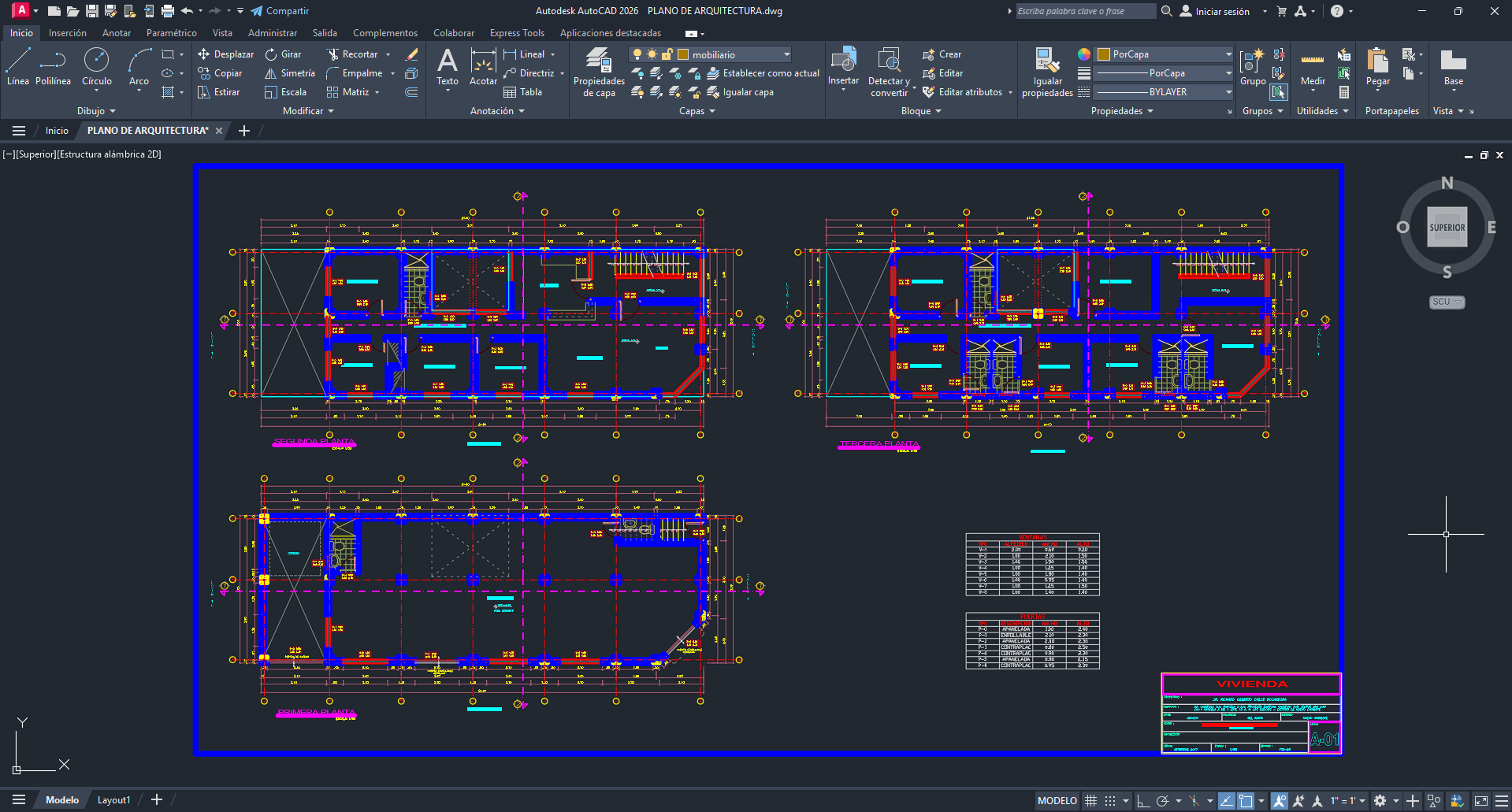 Interfaz de AutoCAD mostrando planos de arquitectura para vivienda de 3 niveles con áreas comerciales.